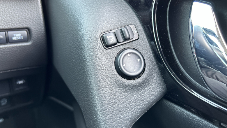 Nissan Qashqai 1.3 DiG-T Acenta Premium 5dr Petrol Hatchback